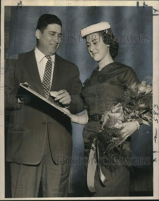1957 Press Photo Councilman Paul Burke awards Darlene Parks as Miss Nomec - Historic Images
