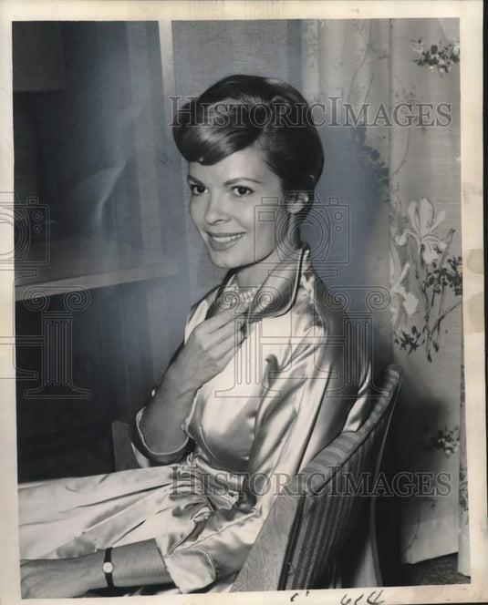 1960 Press Photo Patricia Owens star in "Hell to Eternity" - noo52496- Historic Images