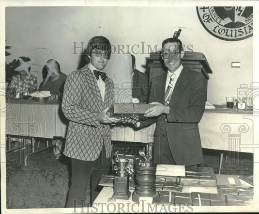 1974 Press Photo Michael D. Owens honored by Dr. Duane L. Aldous of Xavier - Historic Images