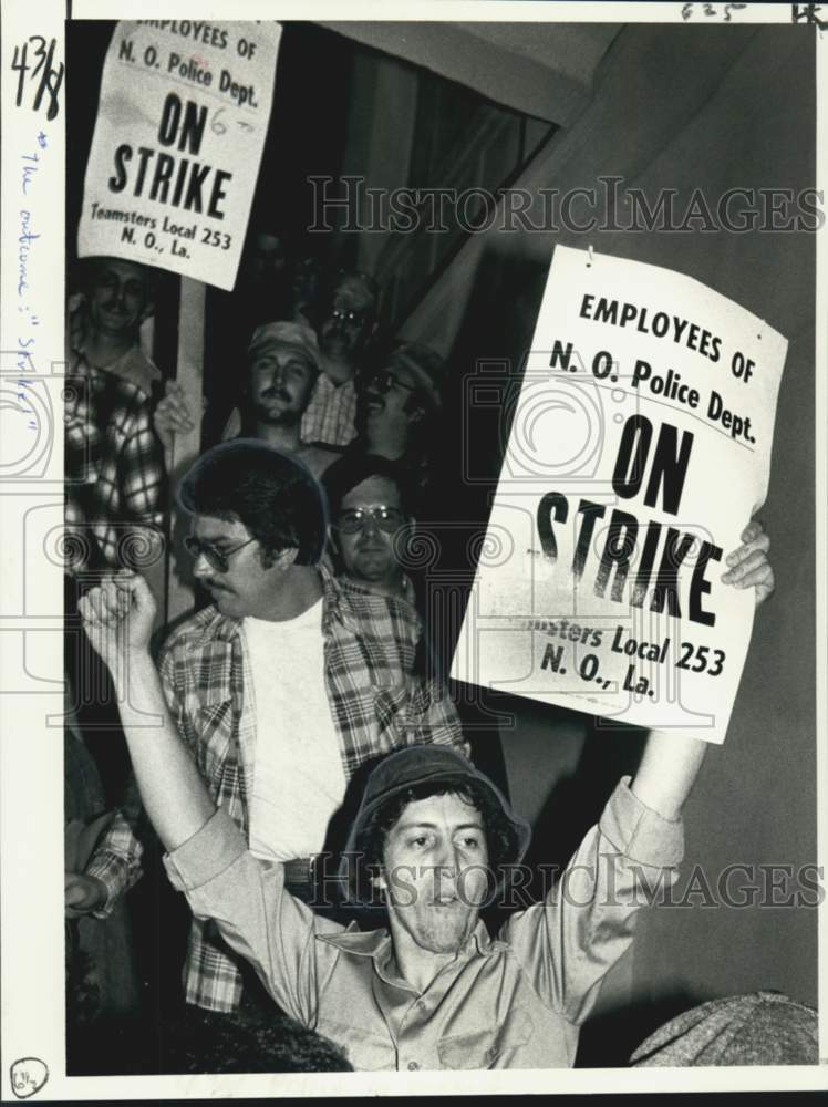 1979 New Orleans Police Department Local 253 on strike - Historic Images