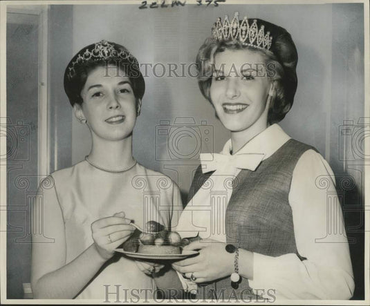 1964 Press Photo Strawberry Princess Sara Carter & Strawberry Queen Gail Primes - Historic Images