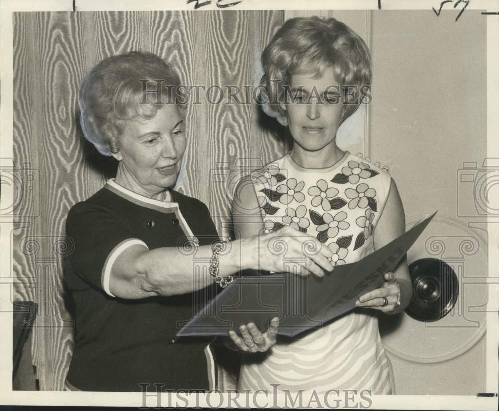 1970 Mrs. Leon S. Price &amp; Madelyn Wills- National P-TA convention - Historic Images