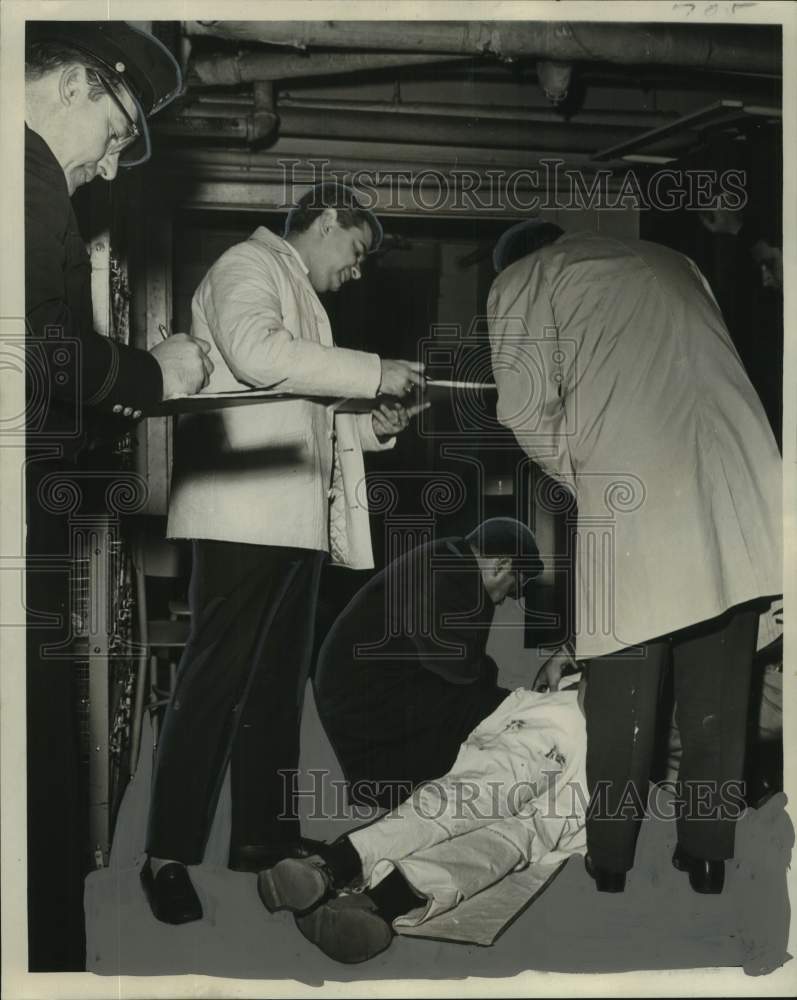 1988 Officials at Caldwell Simms murder scene at Walter Cohen High - Historic Images