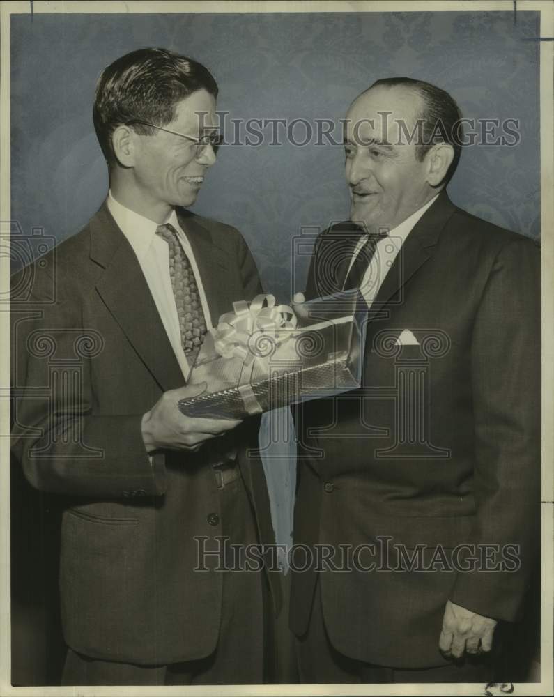 1960 Press Photo Eduardo Morales with Munetoshi Ohki- New Orleans Consular Corps - Historic Images