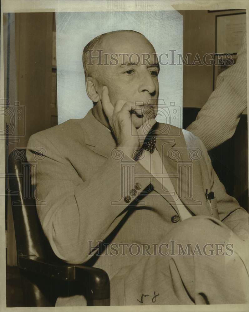 1957 Press Photo Consul Alejandro Navas in his office - Historic Images