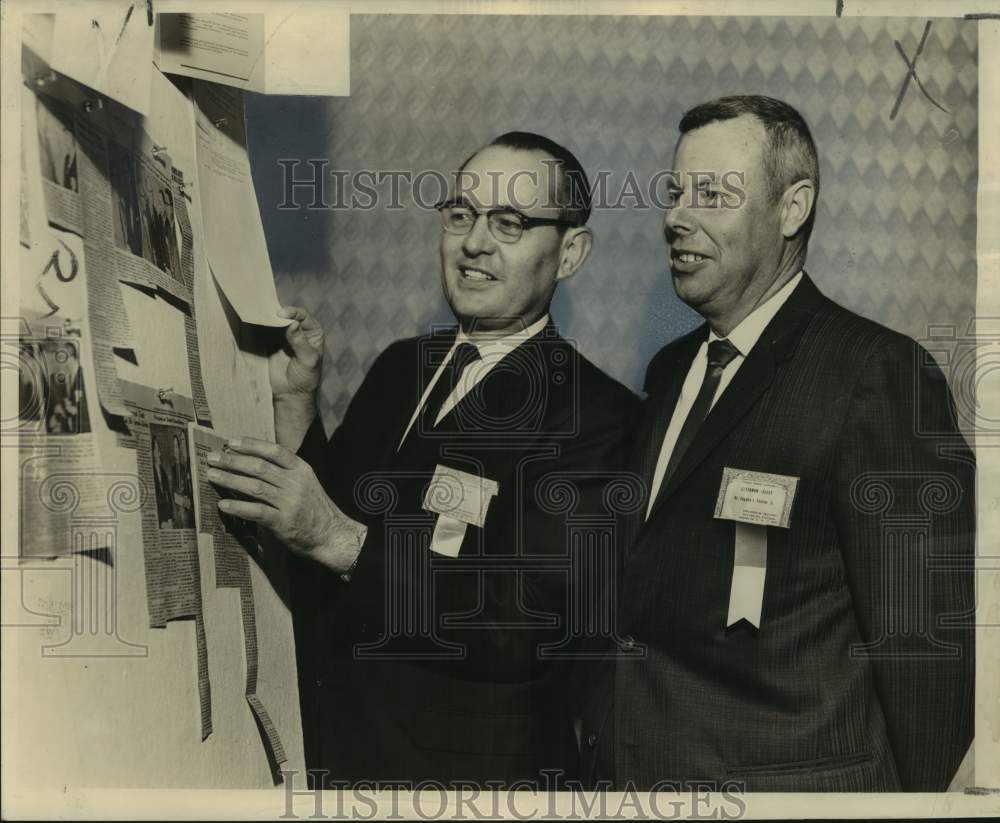 1965 New Orleans Dental Conference Attendees look at Newspaper Clips-Historic Images