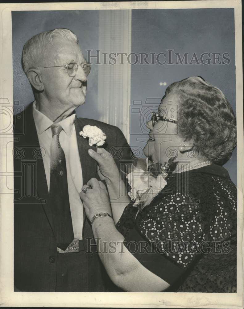 1962 Mr. &amp; Mrs. Joseph Schilling celebrate 50th wedding anniversary-Historic Images