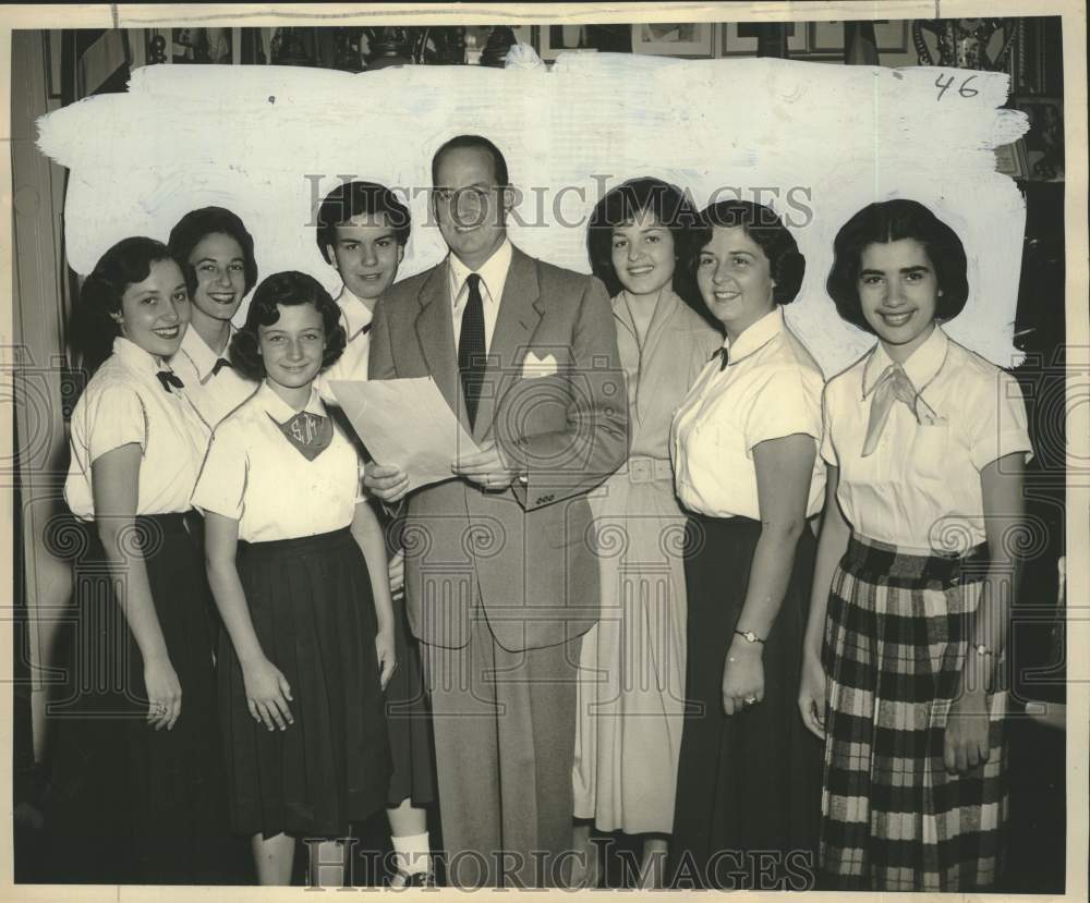 1954 Press Photo Mayor Morrison with St. Louis Cathedral popularity candidates - Historic Images