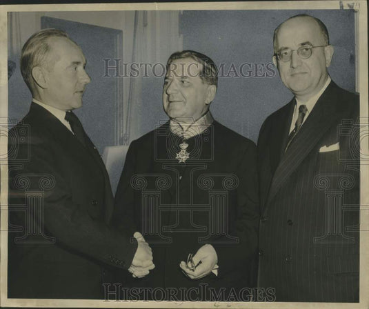 1955 Archbishop Joseph Rummel presented with Order of Orange Nassau-Historic Images