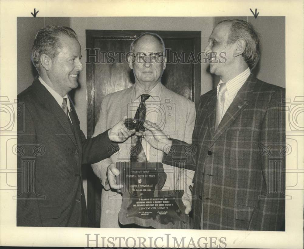 1971 Press Photo Associated Members, Fraternal Order of Police officers &amp; member - Historic Images