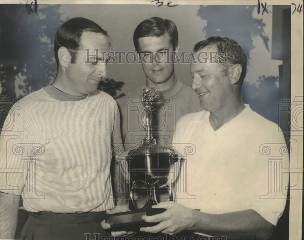 1968 Press Photo Golf champion Charles Rosen with Edward Weltz &amp; Dennis English - Historic Images