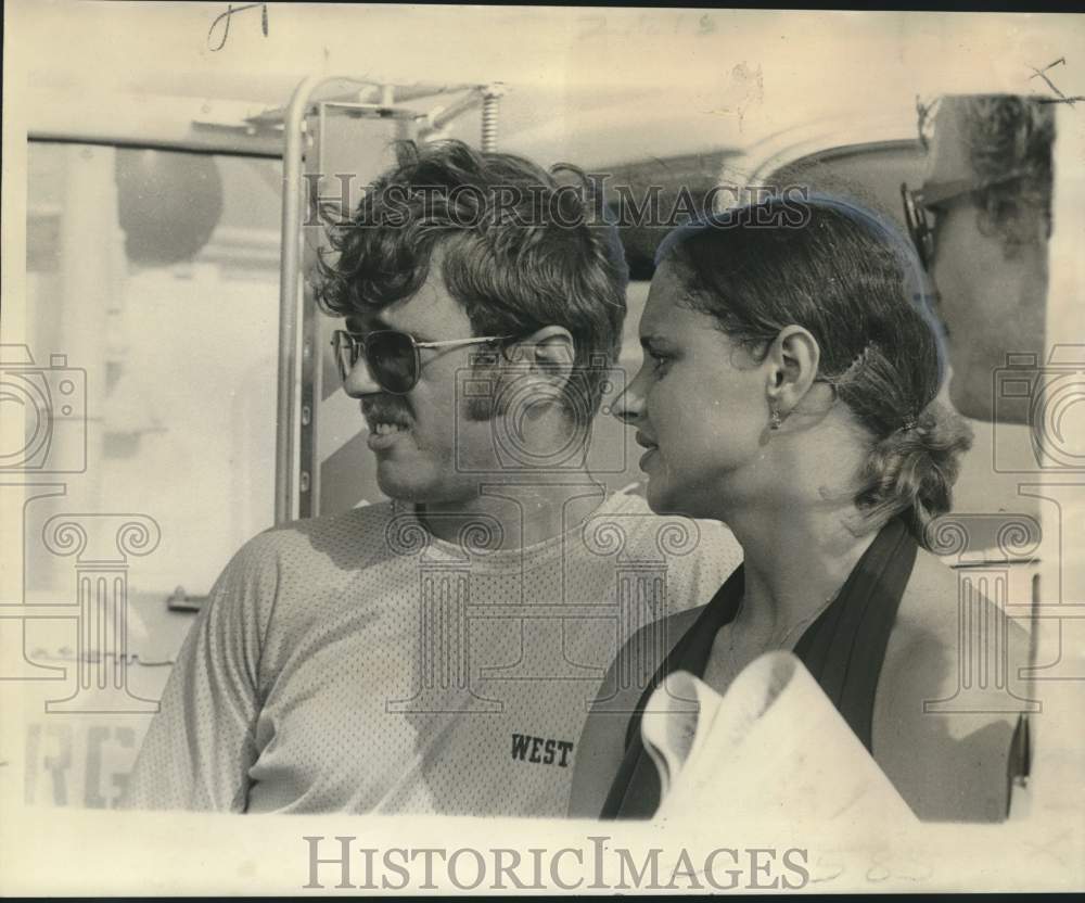 1974 Press Photo Steve &amp; Kathy Robinson saw car plunge into lake - Historic Images