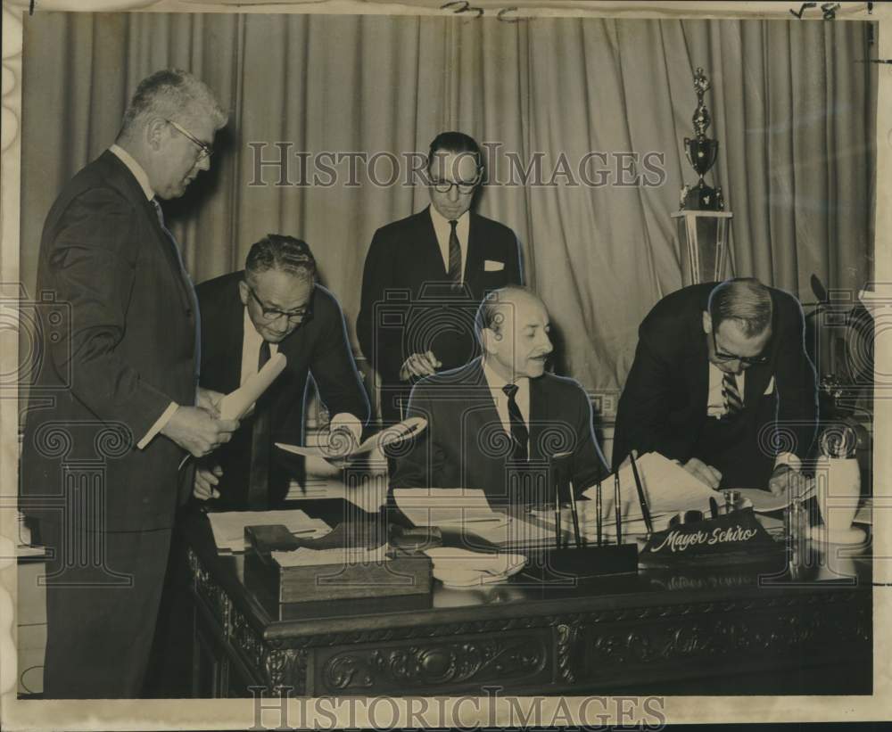 1967 Railroad leaders and Mayor Victor Schiro sign contract paper-Historic Images