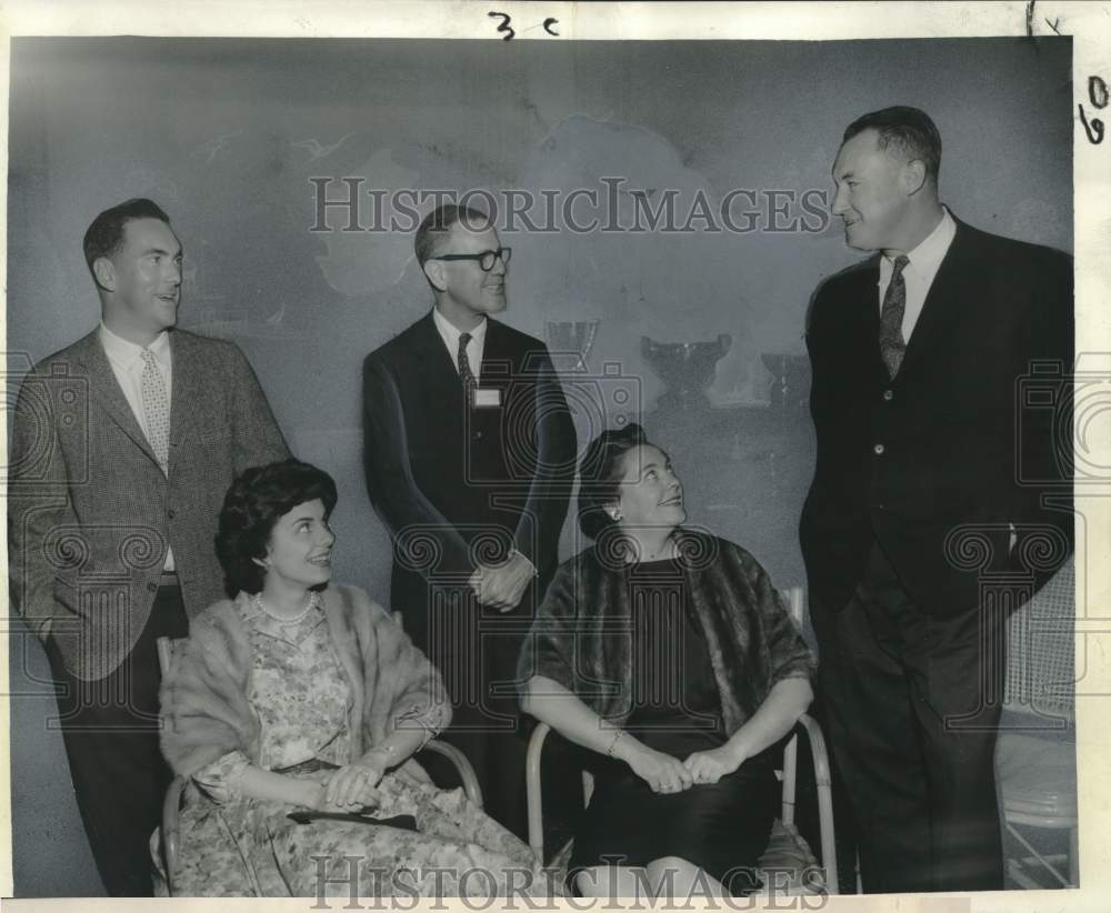 1960 Press Photo Southern Yacht Club Attendees at Lake Pontchartrain Event - Historic Images