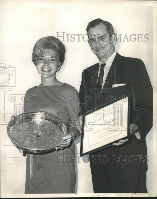 1967 Mr. & Mrs. Willard Robertson With Award From Leukemia Society-Historic Images