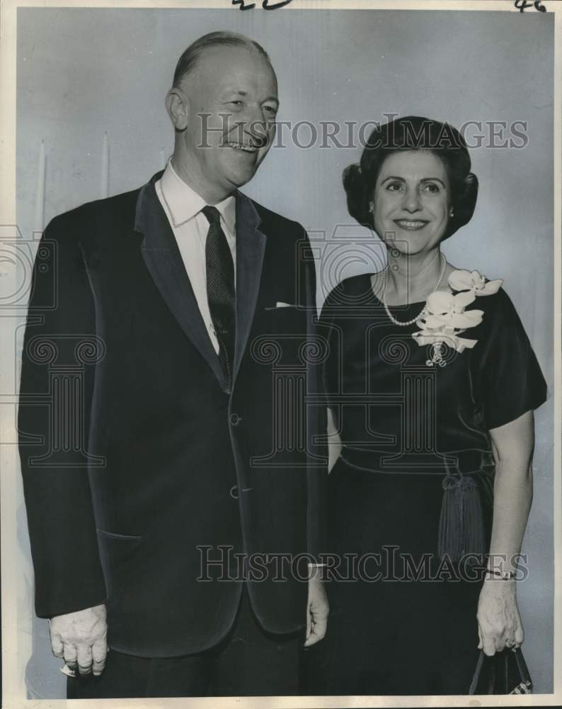 1963 Press Photo Cecil Morgan, Dean of Tulane University Law, Honored with Wife - Historic Images