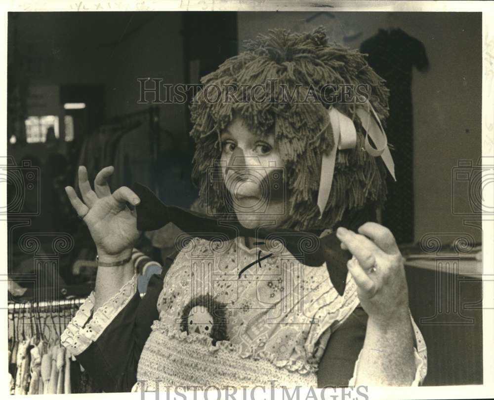 1979 Phyllis Pemberton prepares role as Raggedy Ann - Historic Images