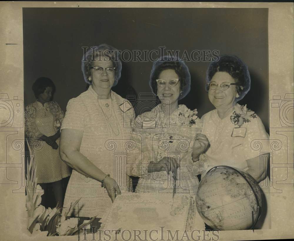 1971 Louisiana Federation of Business and Professional Women&#39;s Club - Historic Images