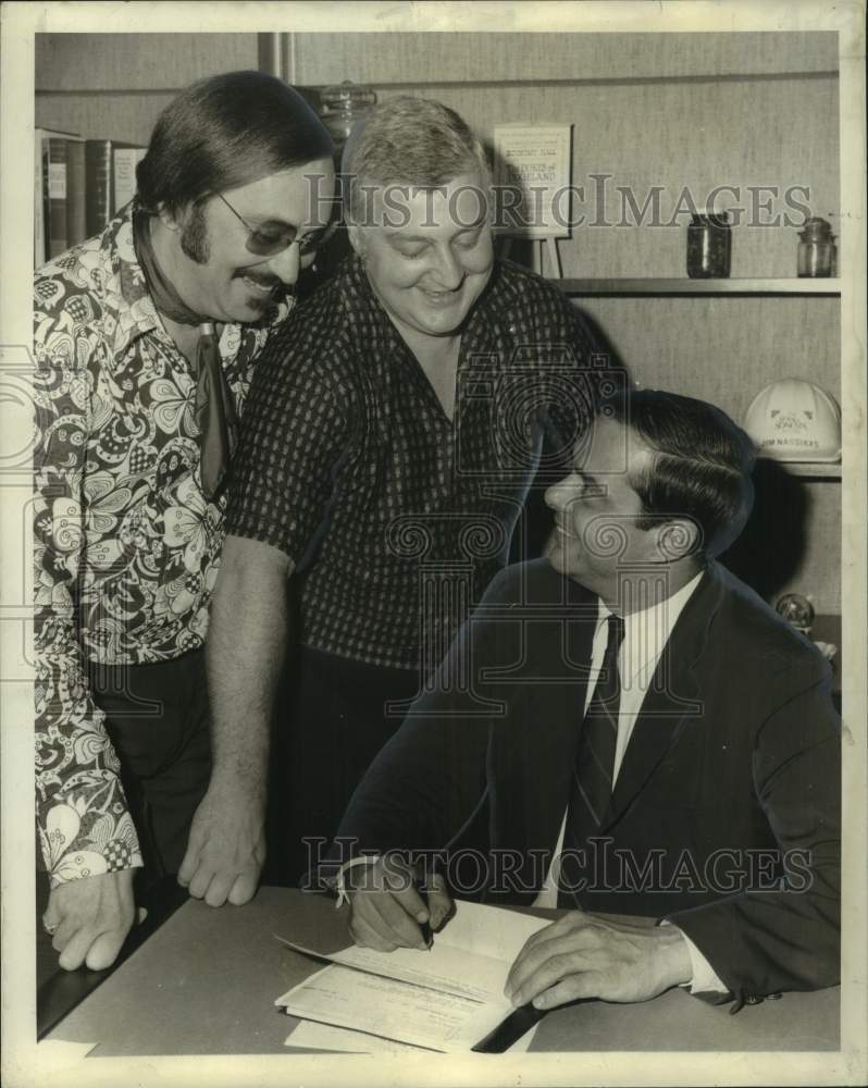 1969 Delegates sign contract for the Cultural Attractions Fund-Historic Images