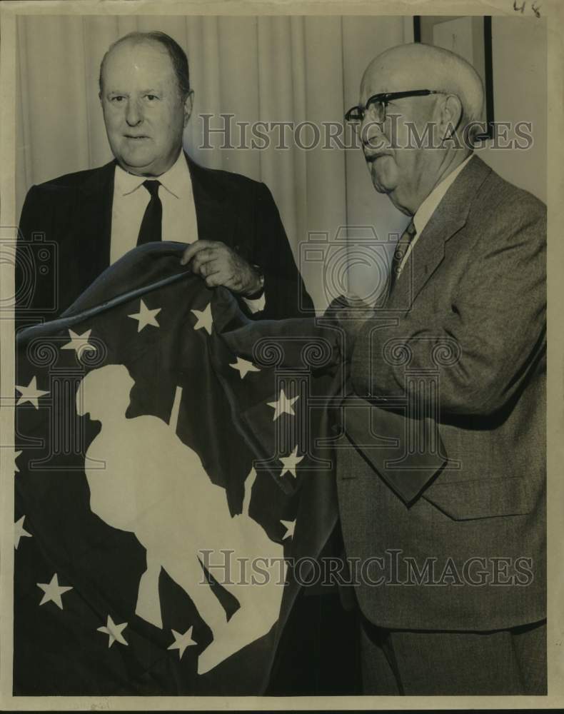 1959 Press Photo Director Ernest Roberts presents a flag to Theodore Lyons - Historic Images