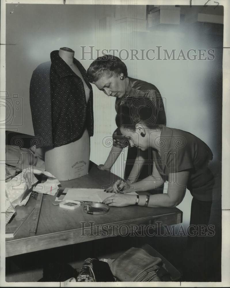 1956 Designer Robbie views her designs in New Orleans-Historic Images