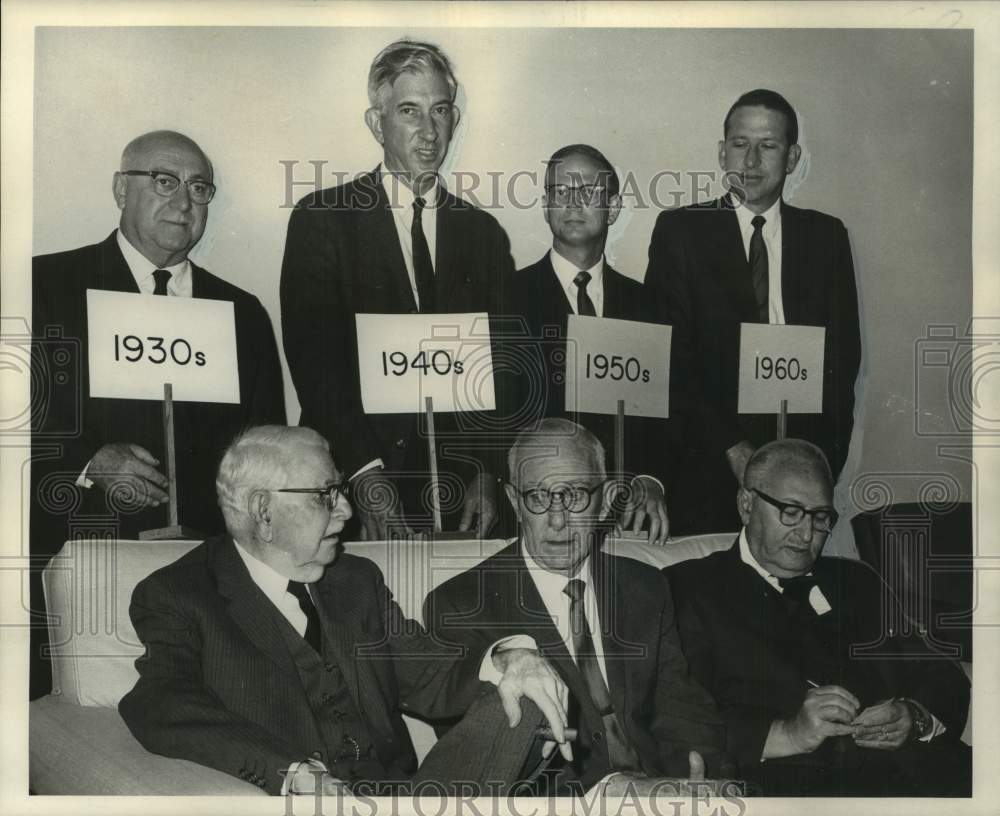 1967 Press Photo Dr. J.D. Rives with Touro Infirmary Alumni reunion participants- Historic Images