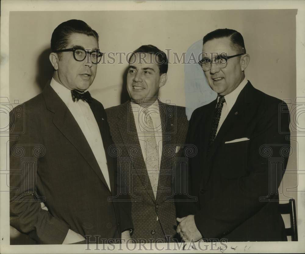 1957 Press Photo Peter Rakow honored with Guests at New Orleans Hotel Reception - Historic Images