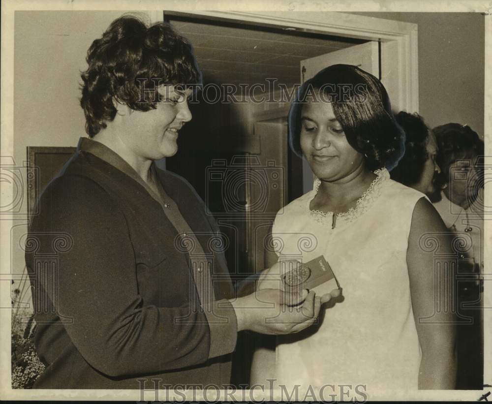 1971 Mrs. James Ragland & Mrs. Sam Flowers of Women Against Crime - Historic Images