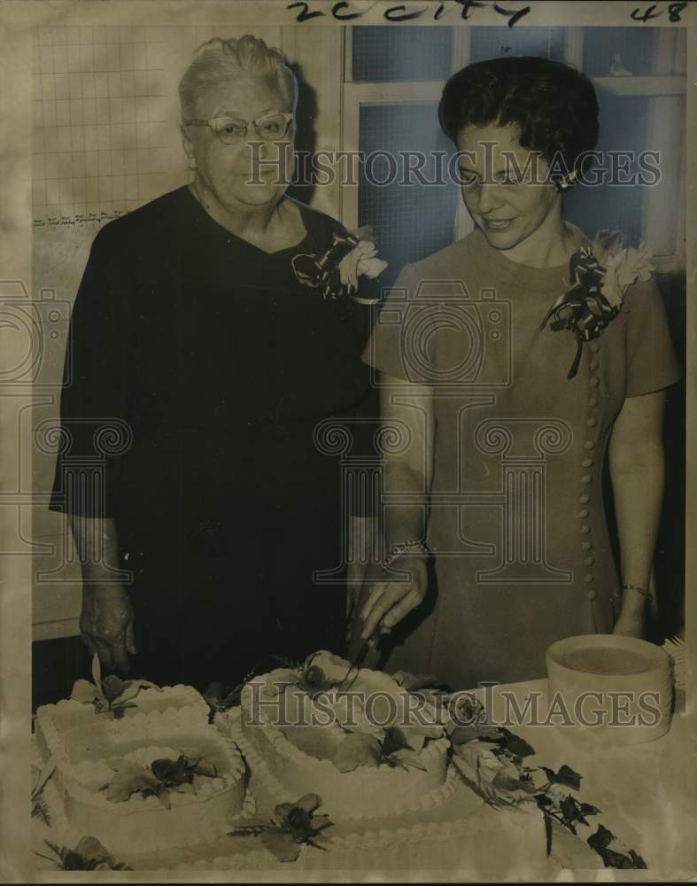 1969 Mrs. Allen Schindler at Lakeview School Cooperative Club 50th - Historic Images