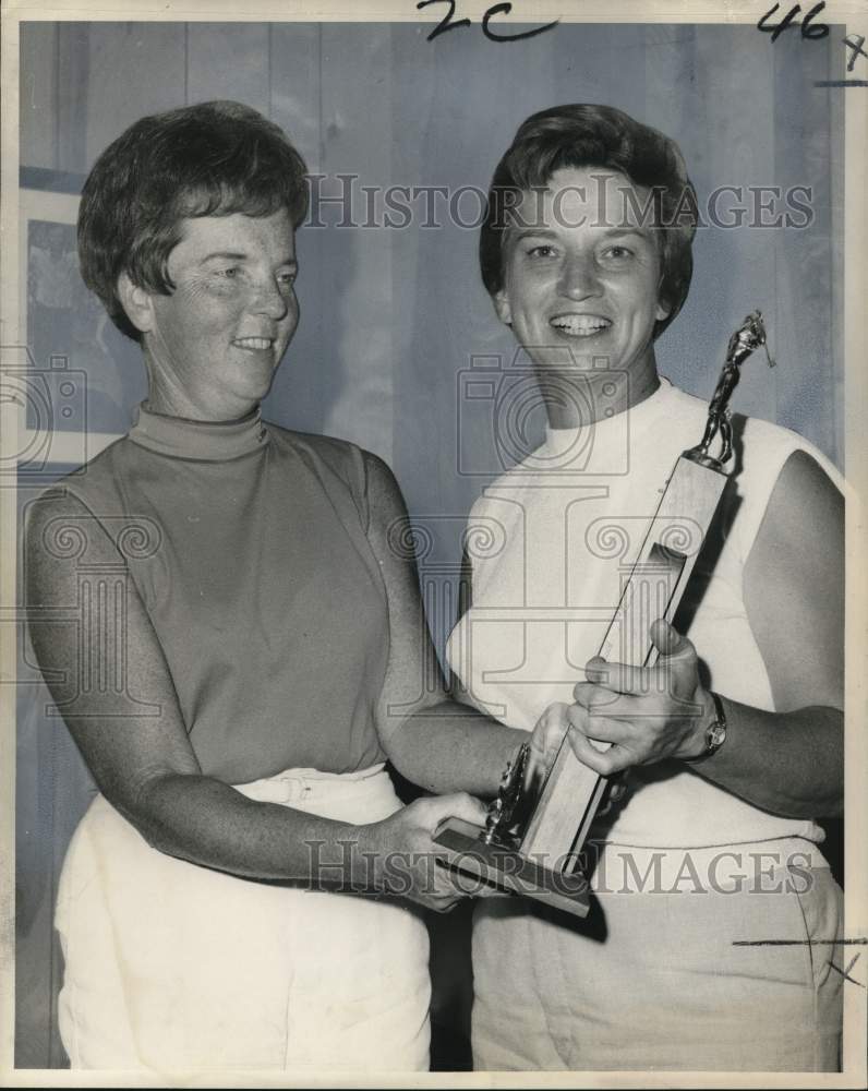 1968 Press Photo Golfer Mrs. William Seay Wins Bayou Shores Club Championship - Historic Images