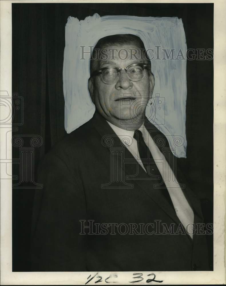 1969 Press Photo Edmond Scully, 50-year employee of E.F. Hutton and Company - Historic Images
