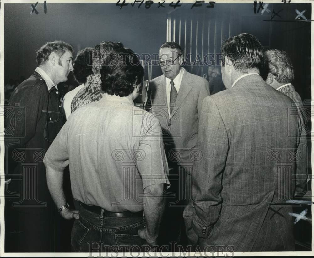 1976 Sewerage and Water Board officials meeting with City Councilmen - Historic Images