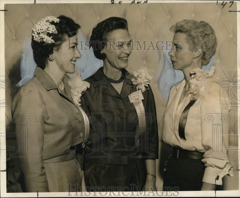 1960 Press Photo Southeastern Surgical president Mrs. W. Seale and officers- Historic Images