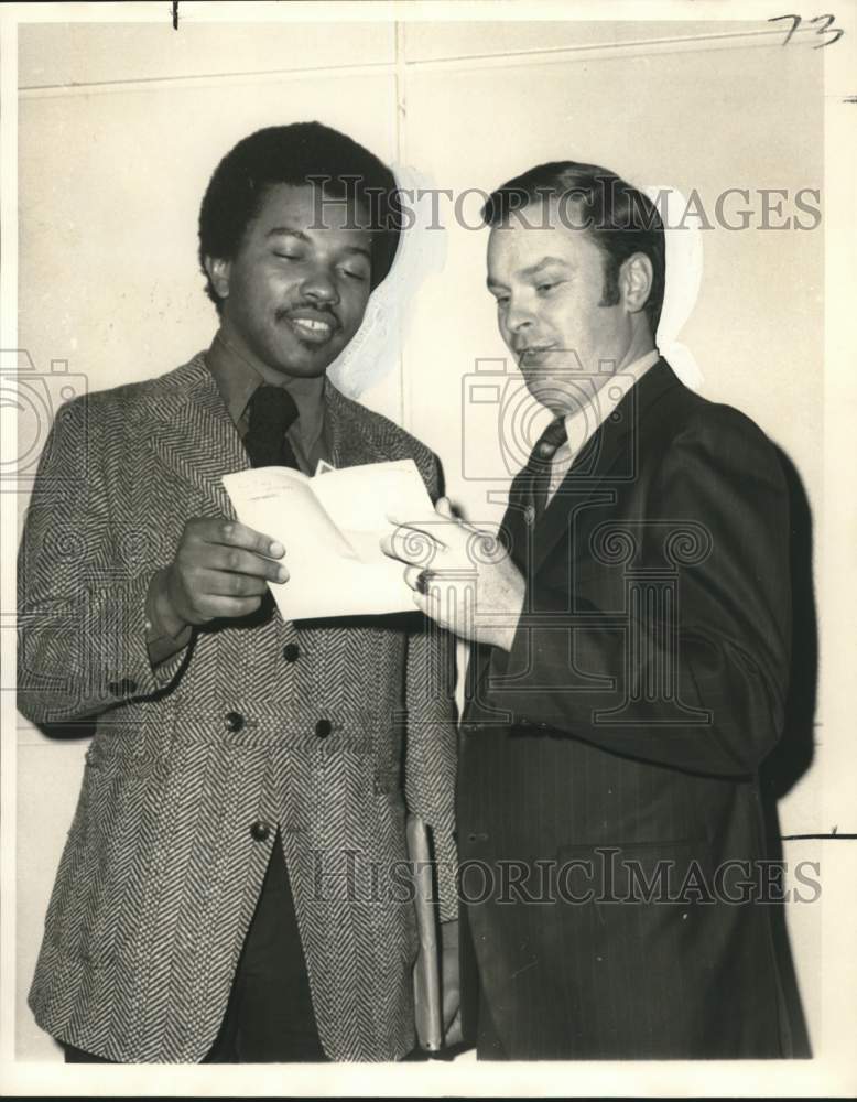 Press Photo Junius Williams &amp; Ross Boyle talk over at National Model Cities meet - Historic Images