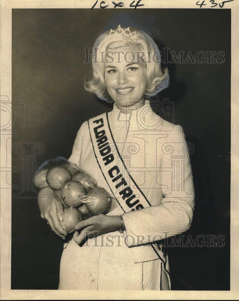 1969 Miss Kathy Young, Florida Citrus Queen, Visits New Orleans - Historic Images