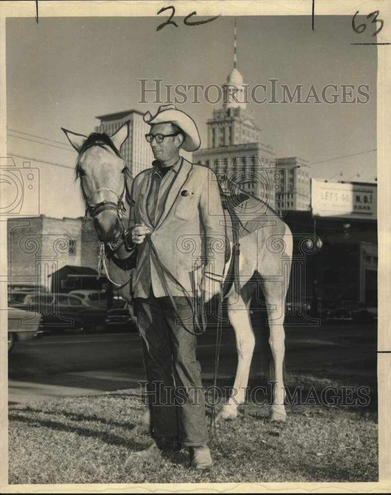 1962 Press Photo John B. Wilson and Horse Chi Chi in New Orleans - noo65213 - Historic Images