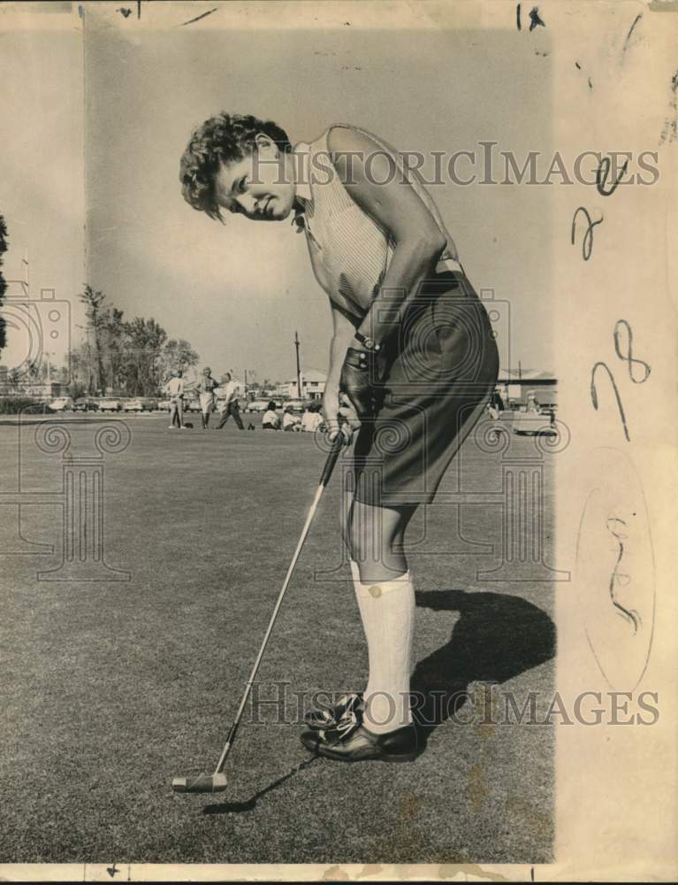 1964 Press Photo Irene Yesick qualifies for LA Women&#39;s State Golf tourney - Historic Images