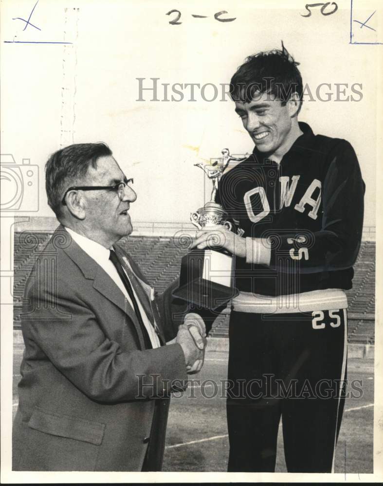 Press Photo Herb Pailet gives trophy to Larry Wieczorek at Sugar Bowl track meet- Historic Images