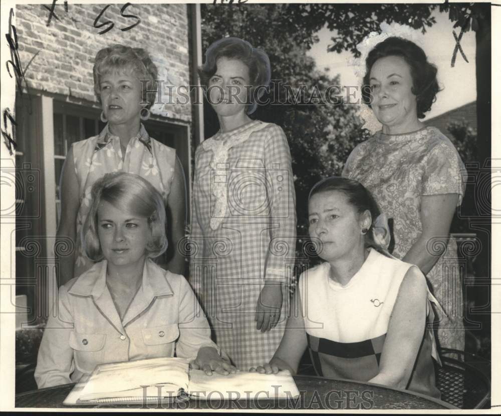 1969 Press Photo Independent Women&#39;s Organization new officers - Historic Images