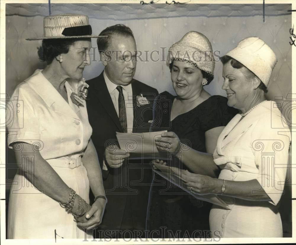 1960 Principals at Civic Beautification Association at Annual Awards - Historic Images