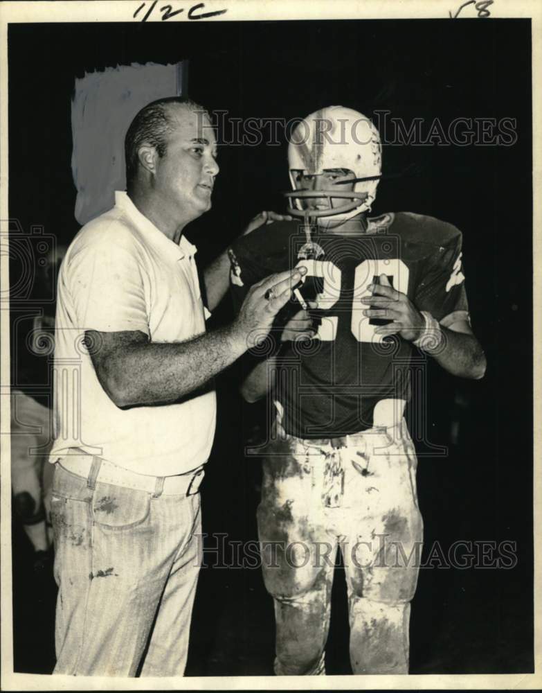1973 Press Photo Bob Wingate stands with Football Player - noo66280- Historic Images