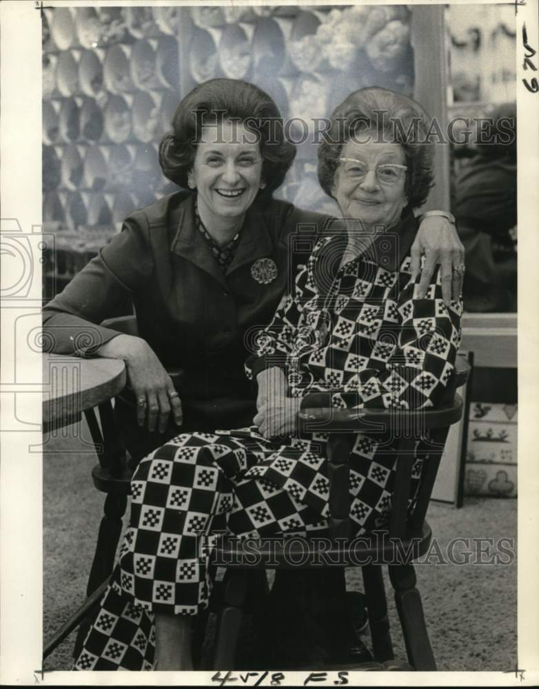 1976 Mrs. Dorothy Walden with mother of Baltazor Fabric Stores - Historic Images