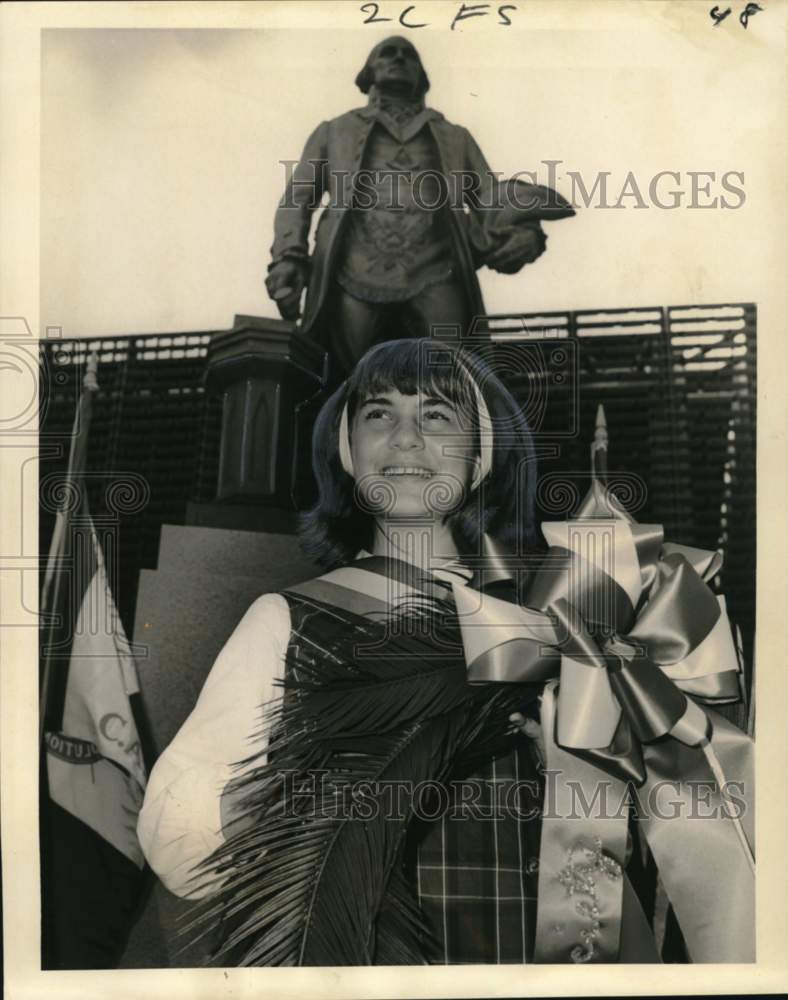 1965 Press Photo Rosalie Johness at George Washington Memorial on Yorktown Day- Historic Images