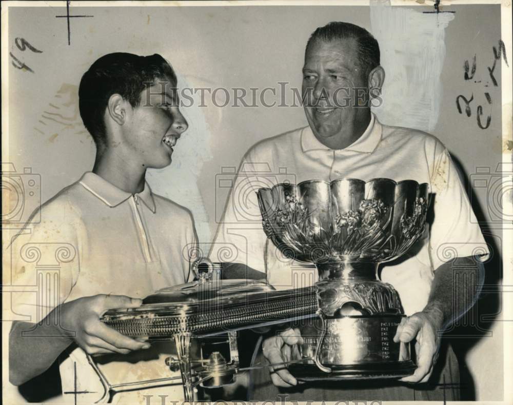 1964 Press Photo Timberlane Golf champ Bill Whitley and runnerup Chuck Martinez - Historic Images