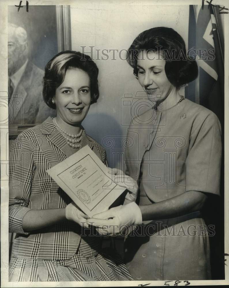 1963 Mmes. William Von Hoene and William Treadway hold certificates - Historic Images