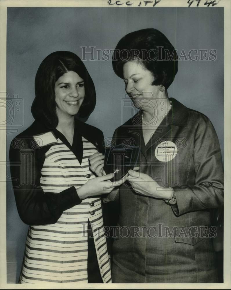 1970 Susan Jackal receives plaque from Mrs. Polly Watch - Historic Images