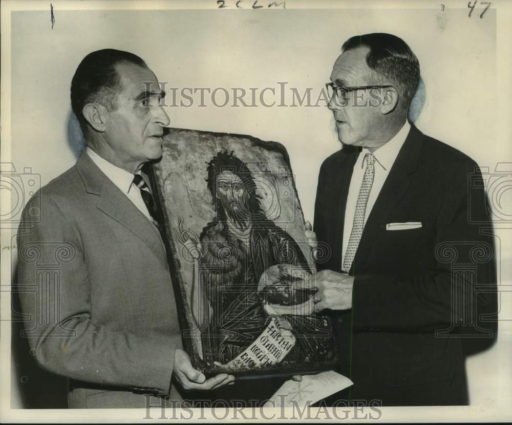 1961 Press Photo Spiro Vontetsianos &amp; Reverend Edward E. Russell hold rare icon- Historic Images