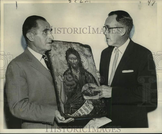 1961 Press Photo Spiro Vontetsianos & Reverend Edward E. Russell hold rare icon- Historic Images
