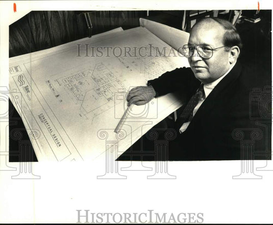 1988 Press Photo Tulane Athletic Director Wright Waters studies center plans - Historic Images