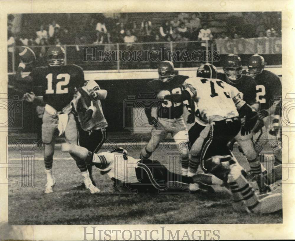 1971 Press Photo Players in Football Game between West Jefferson and Nicholls- Historic Images